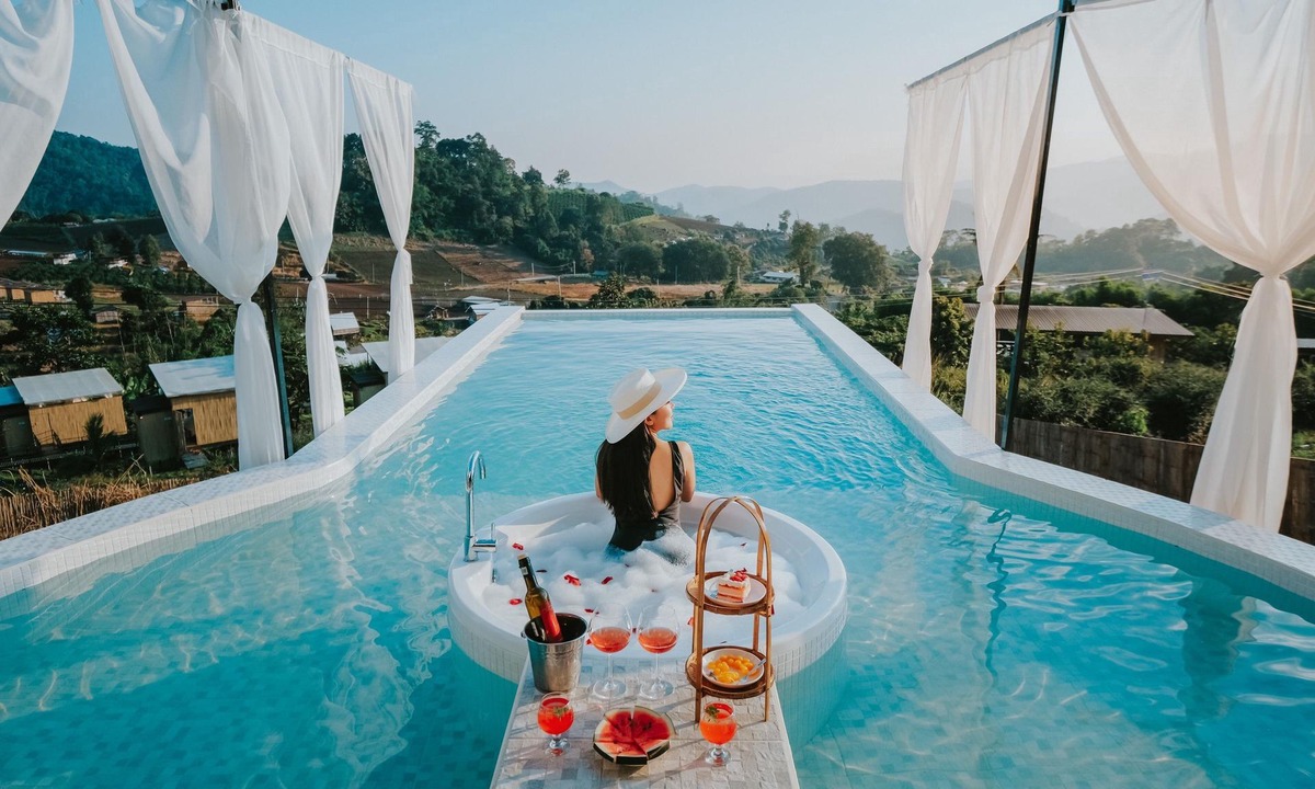 Mae Taeng Bed & Breakfast | ที่พักพูวิลล่าสวนตัวกลางเขาอ่างแช่น้ำอุ่นกลางสระวิวภูเขาทะเลหมอก ที่จอดรถสวนตัว