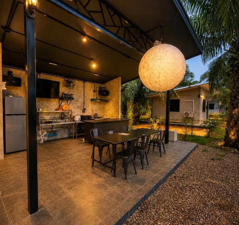 Chumphon Villa | บ้านสวนริมน้ำยางยวนโฮมลอดจ์ พูลวิลล่า