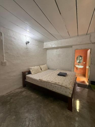 Thong Pha Phum House | บ้านแดง โฮมสเตย์ Baandang Homestay