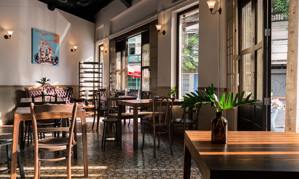 China Town Hotel | 103 - Bed and Brews