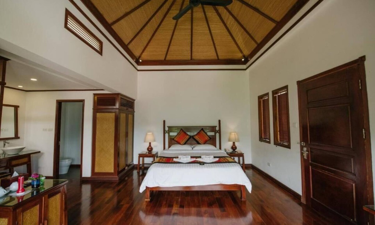 Luang Prabang Boat Rental | 2 days and 1 night Mekong cruise from Thailand to Laos # Luang prabang