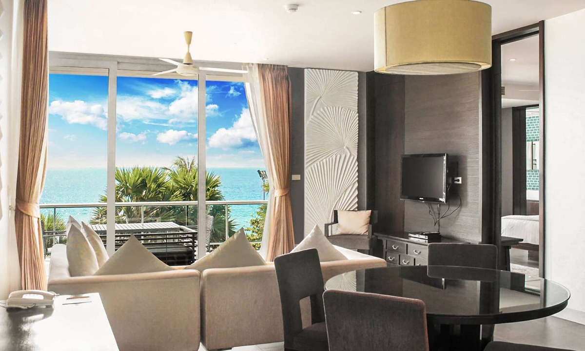 Karon Apartment | 2 minutes to the beach! Family-sized residence with kitchen