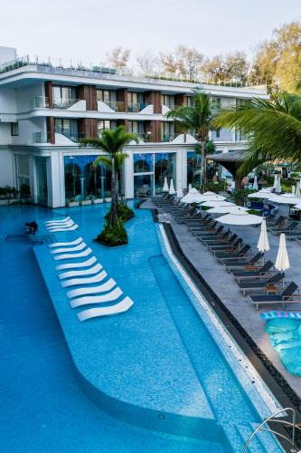 Choeng Thale Apartment | 2BR Beachside 5 star Resort 50m to the sea