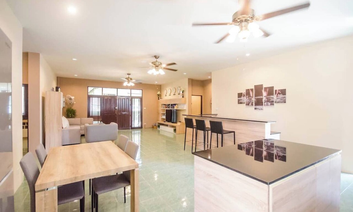 Chalong House | 4 bedroom house on Fitness Street, Soi Ta Iad, Phuket