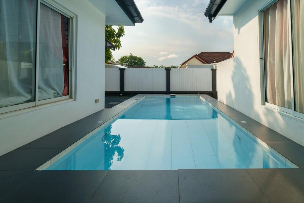 Phuket Villa | 4BR Pool Villa Sukhum in Phuket Town