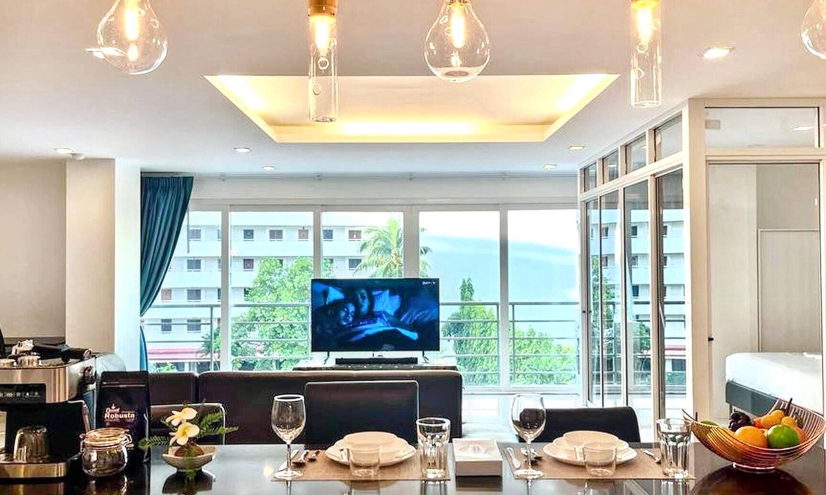 Patong Apartment | 6-18- 3 Bedrooms Spacious Penthouse with shared Pool