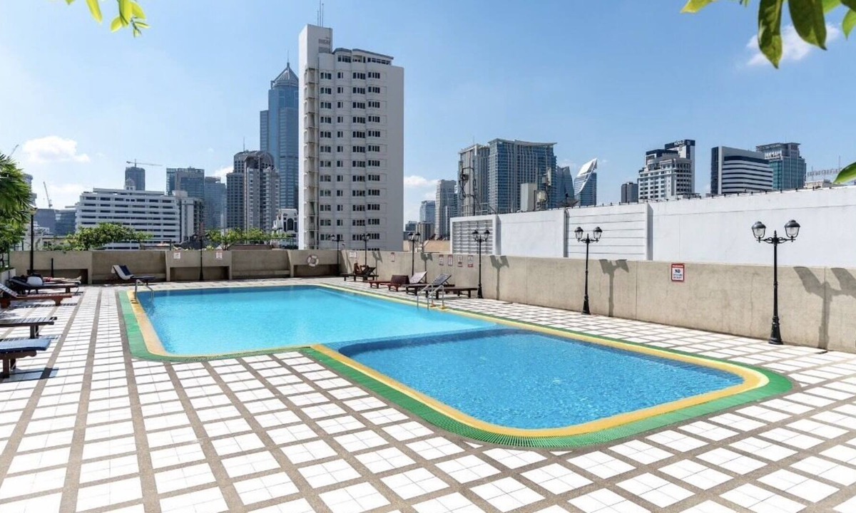 Ploenchit Apartment | 69 square meter one bedroom apartment brand new
