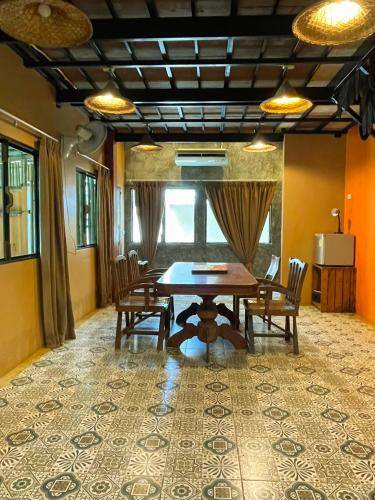 Si Sunthon Bed & Breakfast | 80 m² Bed and breakfast ∙ 4 guests