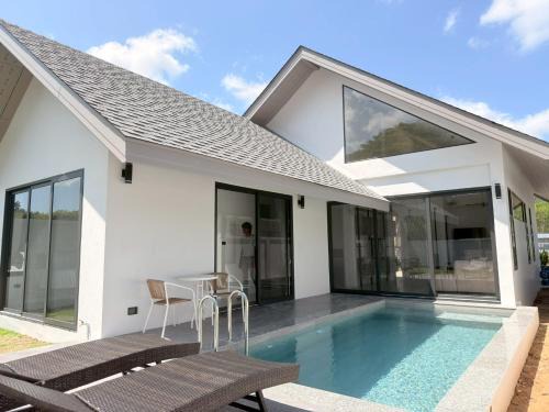 Ban Sakhu Villa | Akara Poolvilla Naithon Beach