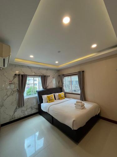 Thanon Phaya Thai House | Amber Inn