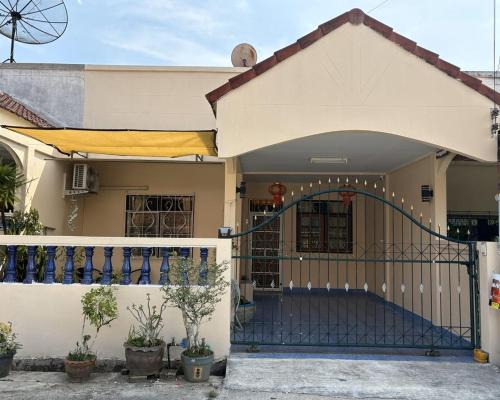 Betong House | Aunty P house