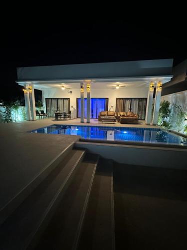Hua Thanon Villa | AVANA Villa