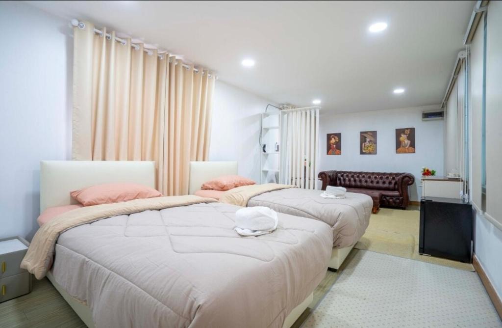 Wang Phinphat House | Baan Maew Ma Ruay Cozy Modern House HAPPY STAY