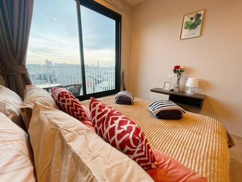 Pattaya Bay Apartment | BASE Central PATTAYA Long Balcony King-Bed with Infinity Pool