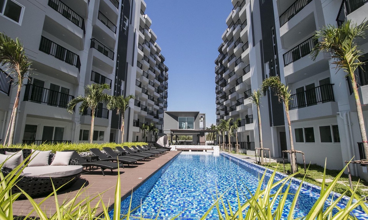 Kram Condo | Beach living Studio, Balcony, Wi-fi and Kitchen