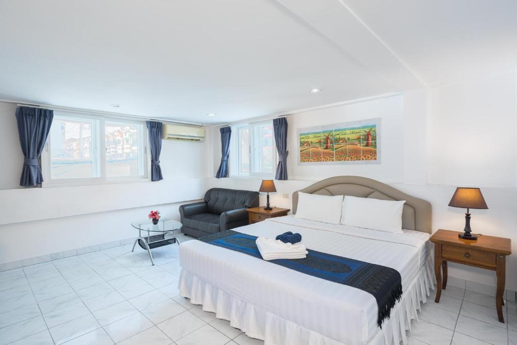 Karon Hotel | Bevans Place Karon