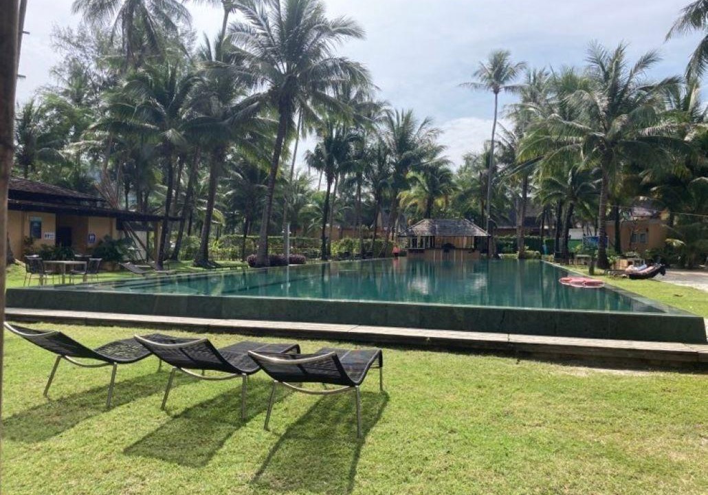 Klong Son Villa | Brand New Luxury 4-B Pool Villa Near Beach, Koh Chang