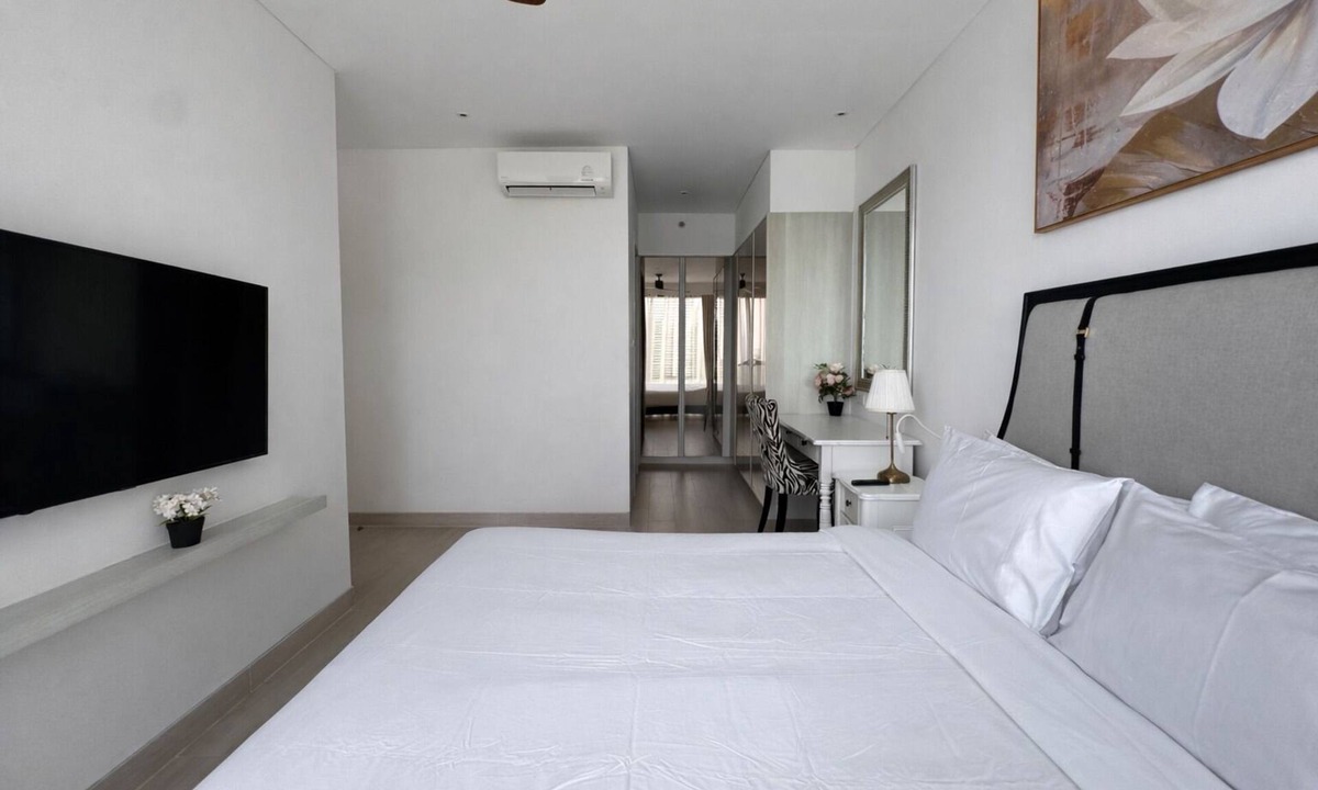 Laguna Apartment | Cassia Residences 3Br Sea & Lake View