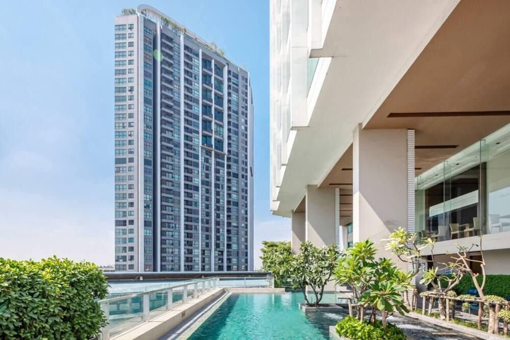 Phra Khanong Nuea Apartment | Charming Sky Bay Suite near BTS Phrakanong 简约迷人房近轻轨站 U9