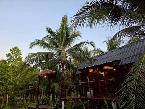 Thep Kasattri House | Cheewatra Farmstay Coconut House
