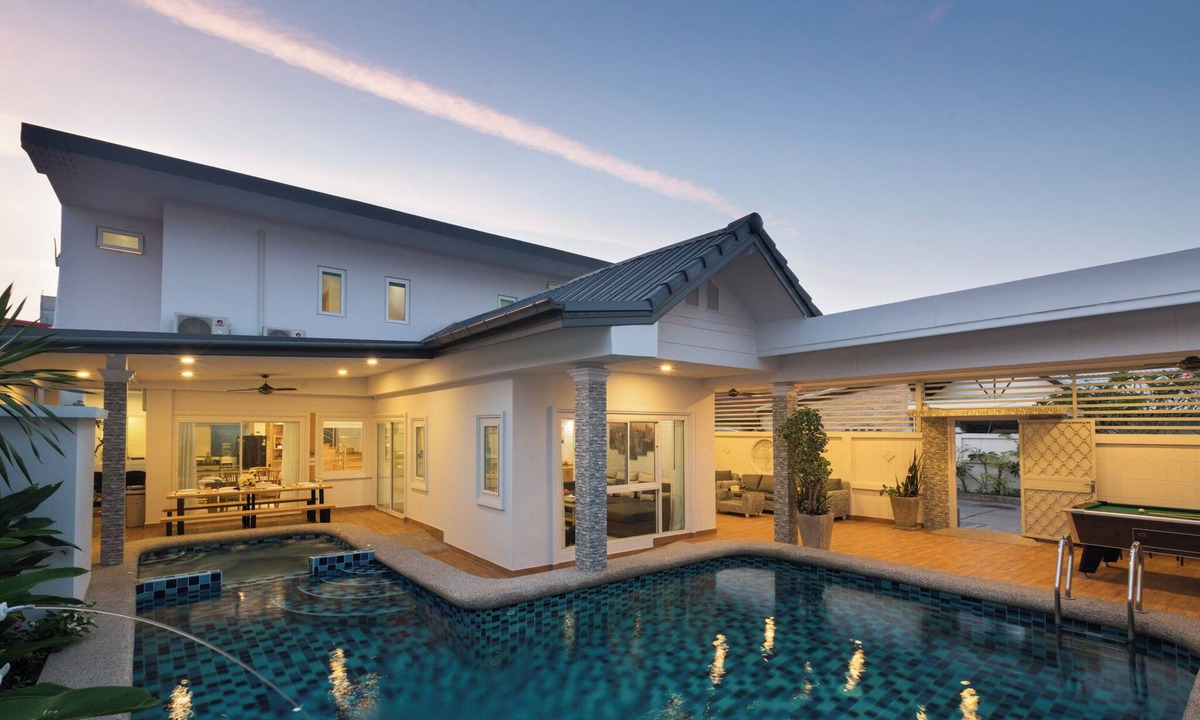 South Pattaya Villa | City Center Pool Villa 6BR/Sauna/Karaoke/Pool Table/BBQ