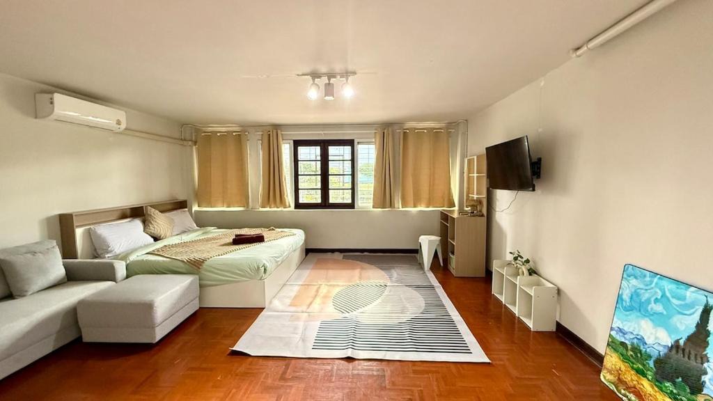 Nimman Apartment | City center room with mountain view