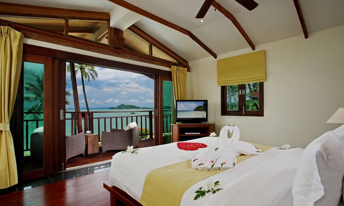 Maprao Island Villa | Coconut Island 5 Bedroom Beachfront Pool