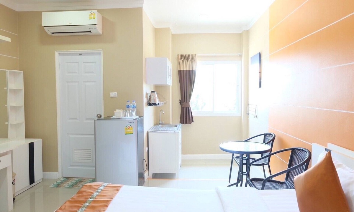 Talat Nuea Apartment | Cozy apartment in charming Wichit with fitness room, WiFi, AC