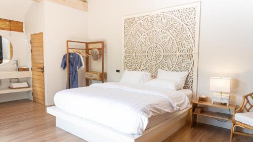 Khua Mung House | Cozy Detached Room, Pool and Garden Access