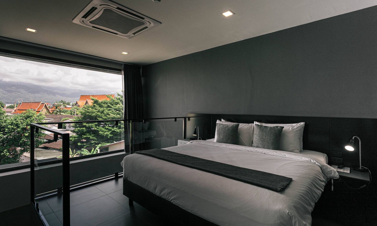 Wua Lai Hotel | CREW Hotel