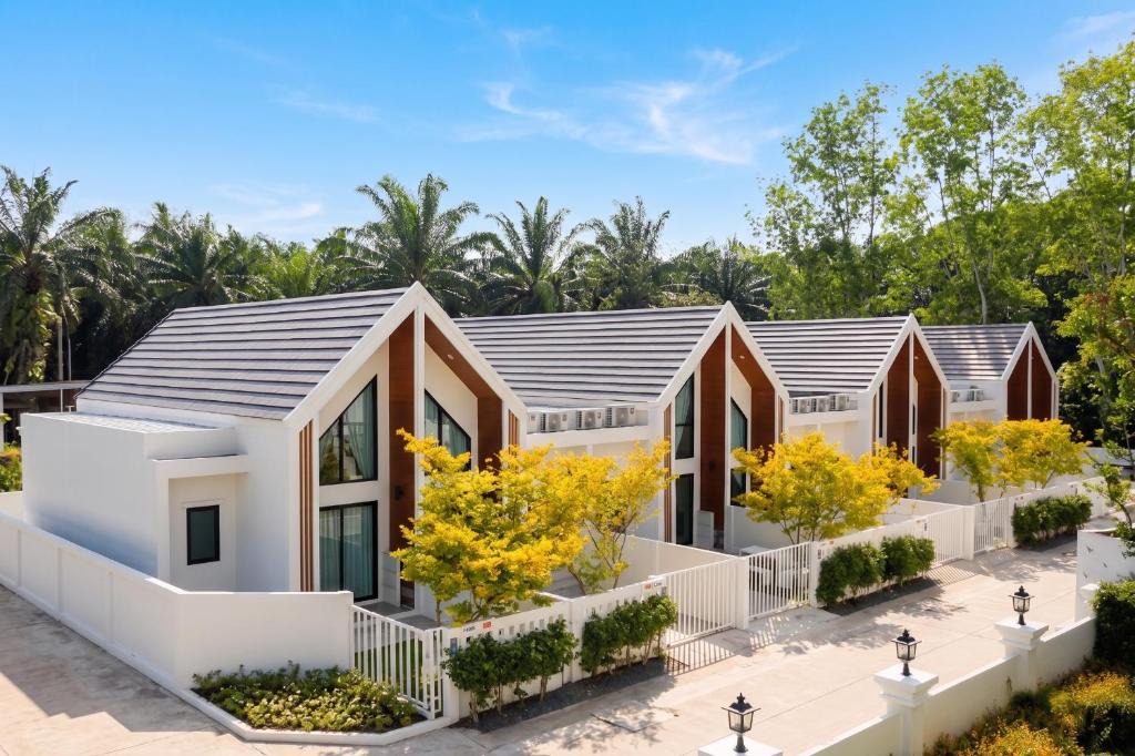 Khlong Thom Hotel | Dinnano Pool Villa & Family Resort Krabi