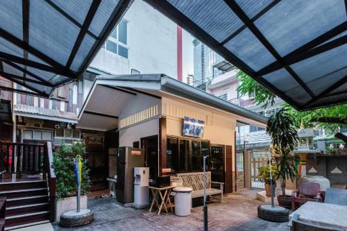 Pratunam Bed & Breakfast | DrillPacks