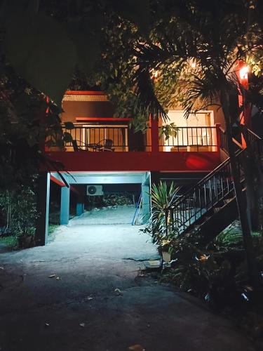 Maret House | Elevated Bungalow House 5 min from the beach 3-6