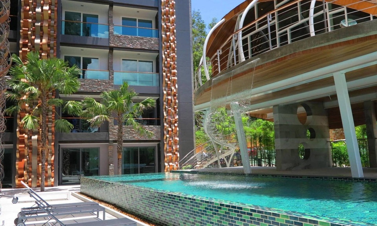 Patong Apartment | ET305 Modern studio, quiet spot, pool & parking