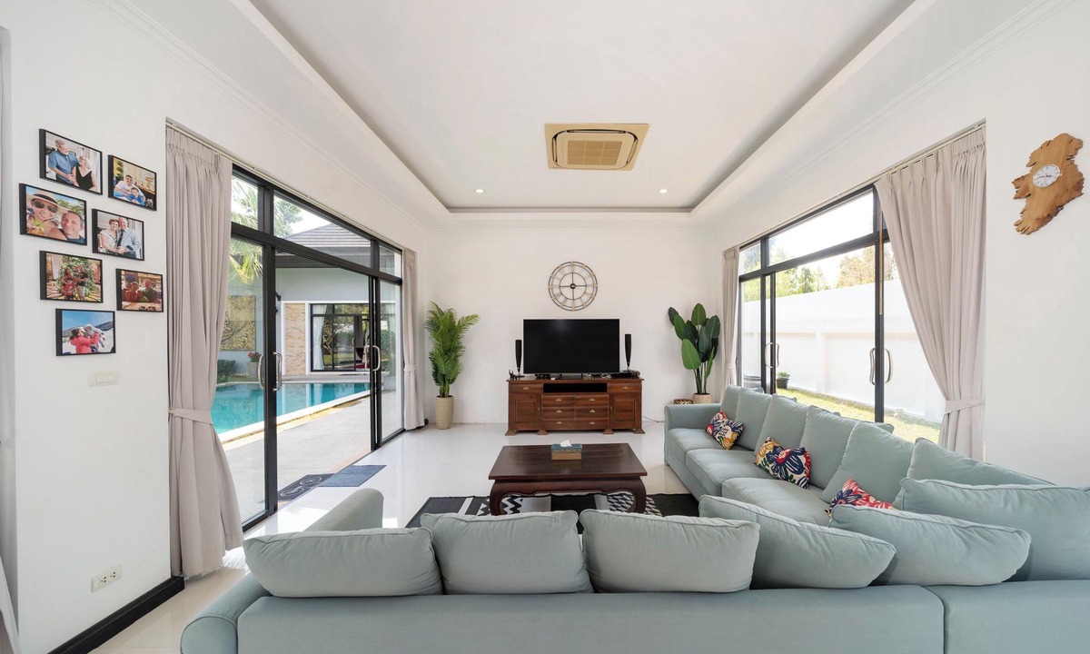 Choeng Thale Villa | Family Friendly 4-bedroom & 1200sqm Villa, 20m Pool, 15Min to Beach - Bua Sawan