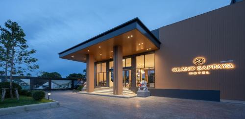 Bang Nam Prieo Hotel | Grand Sappaya Hotel by Lotus Valley Golf