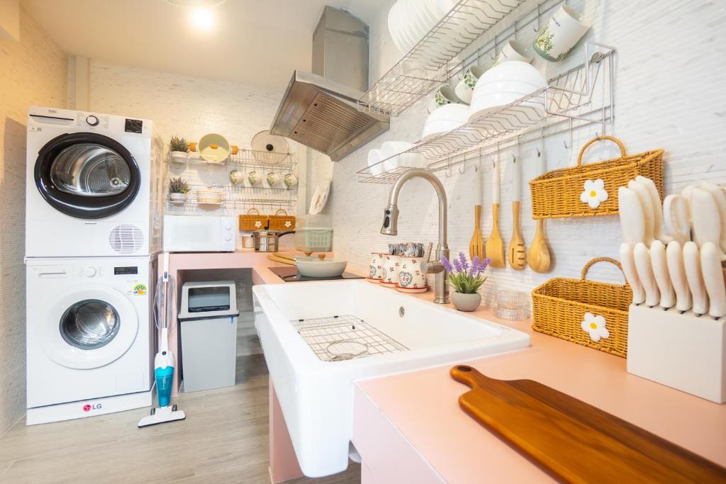 Sam Wa Tawan Ok Villa | H3 Villa for 14 with Pool Gym and Loft Bed near Safari World