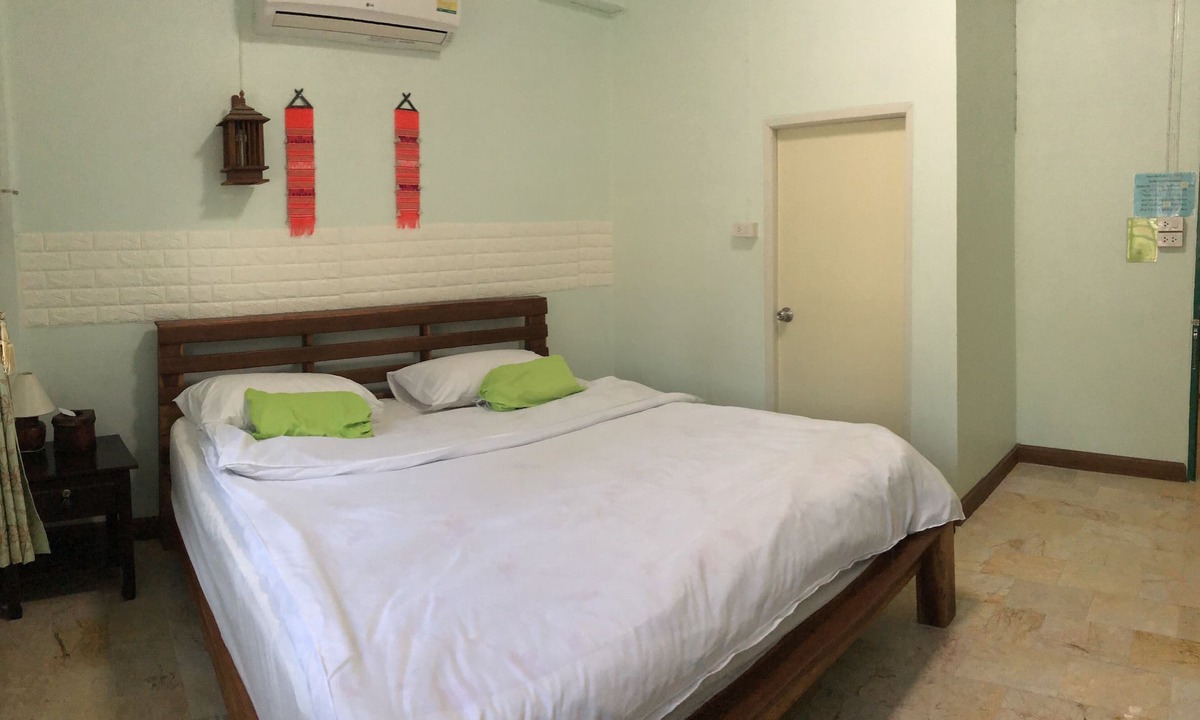 Chiang Rai Hotel | Heun Baan Rong Khun Resort