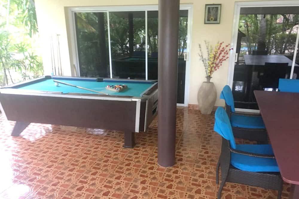 Bang Po House | Homerez - 30 m away from the beach! Amazing house for 8 ppl. with shared pool
