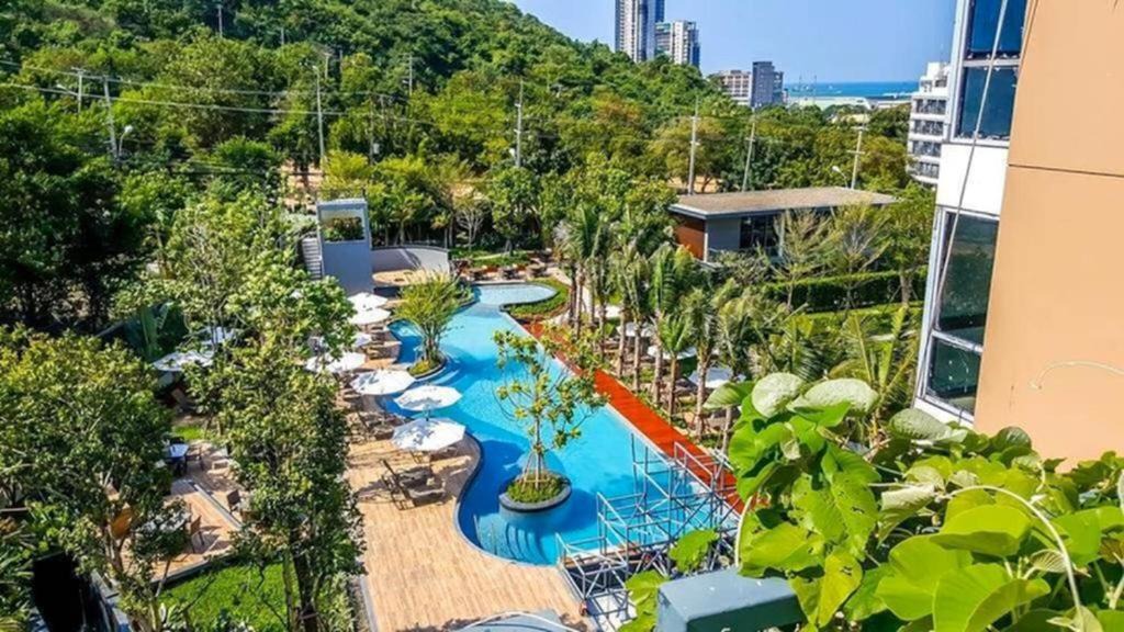 South Pattaya Apartment | Large High Floor, Best Pool Great Location