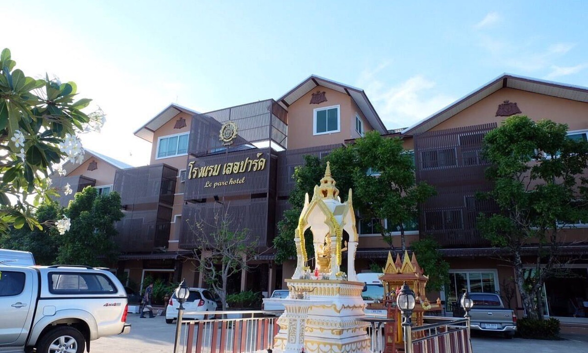 Phitsanulok Hotel | Le Parc Wangnang