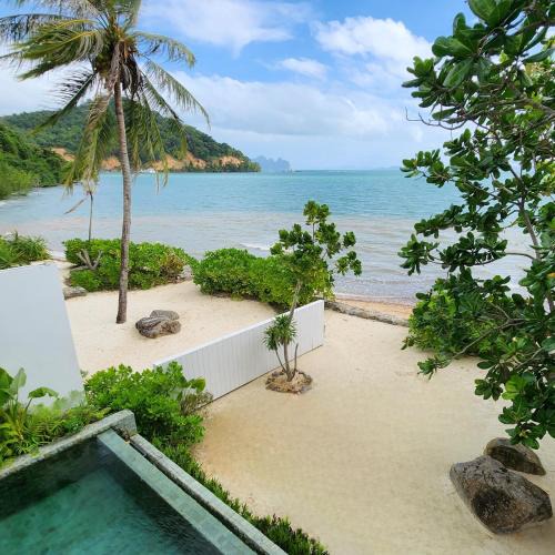 Pa Klok Villa | Luxury Beachfront AMANA Villa 4 Br at Ta-Ke Residence A