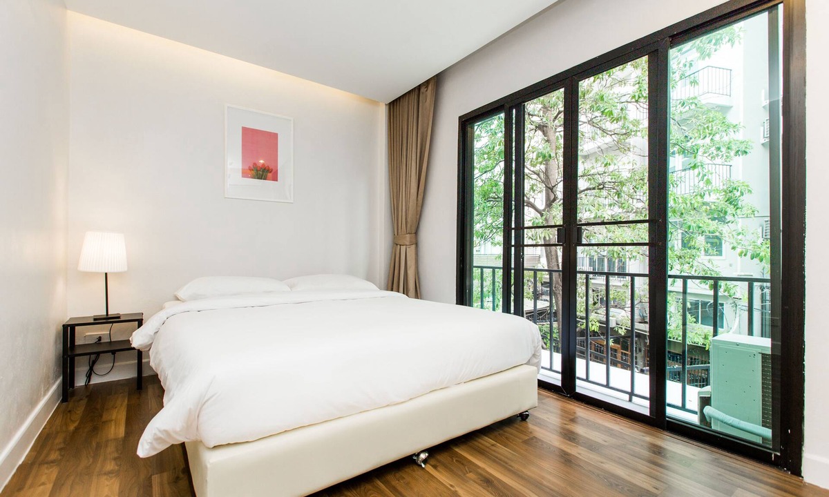 Maha Phruttharam Hotel | Metro Hotel