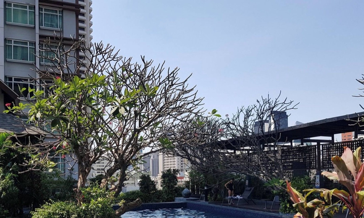 Makkasan Condo | Modern designed 47 sqm. One bedroom unit on a high floor of 42 storey building,