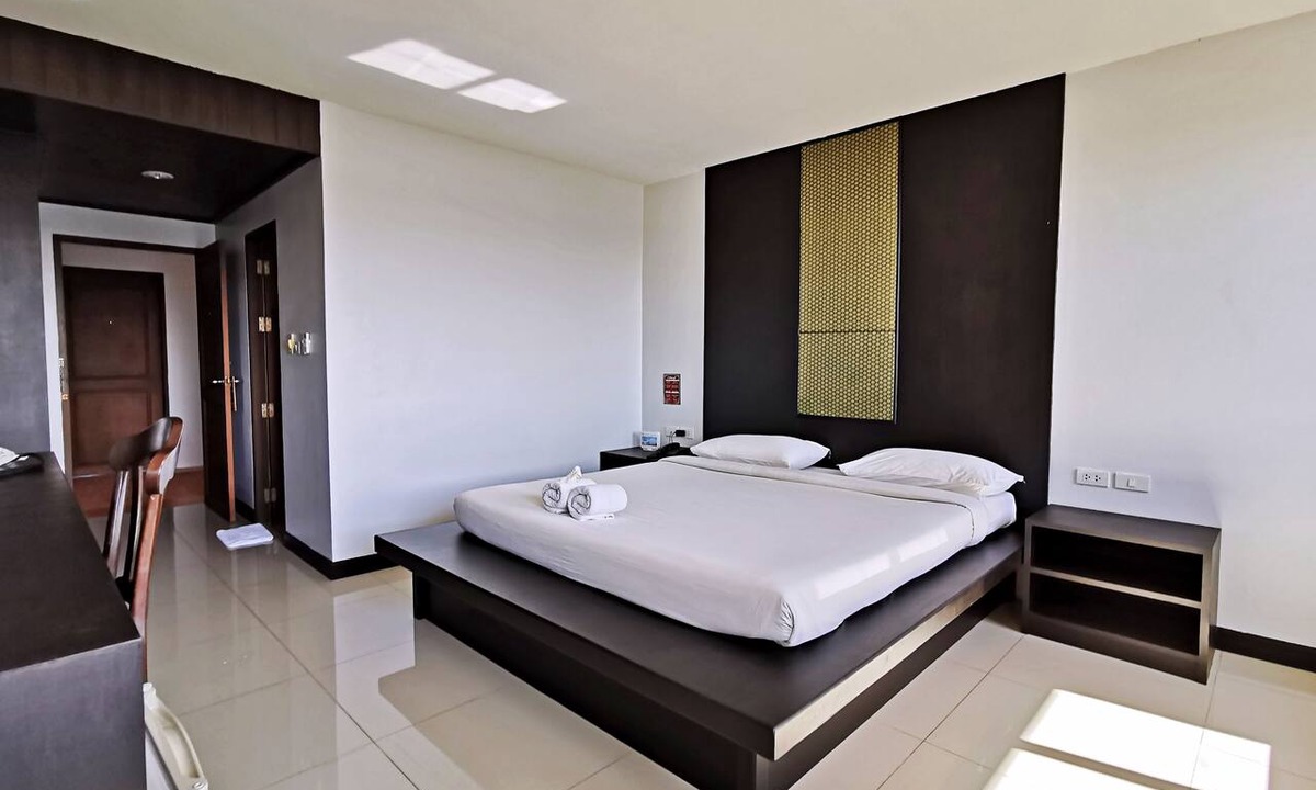 Chumphon Hotel | Nana Buri Hotel