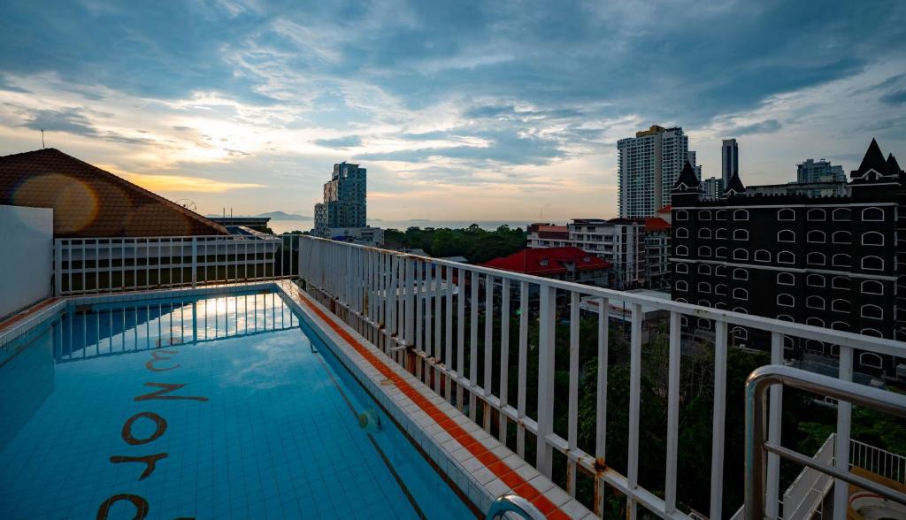 Pratumnak Hill Apartment | New Nordic Club 1 by Apartwell