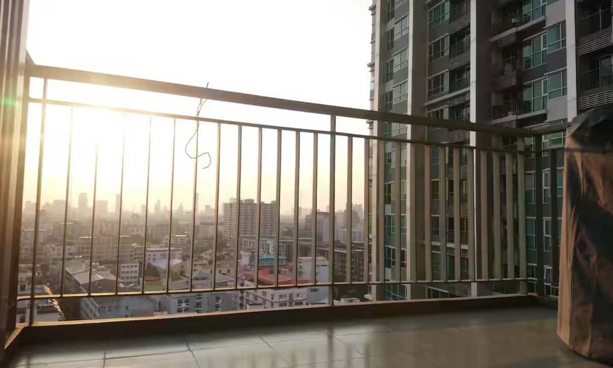 Ratchadaphisek Condo | Next to MRT and Night Market, Suit for Family trip