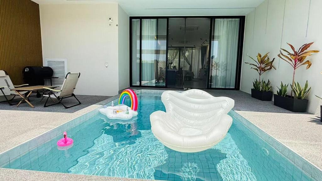 Central Pattaya Villa | NORD House KTV BBQ Terrace Pool Table And Swimming Pool
