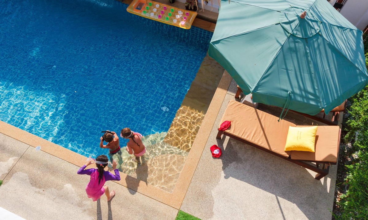 Rawai Apartment | One Bedroom Holiday service apartment Naiharn beach