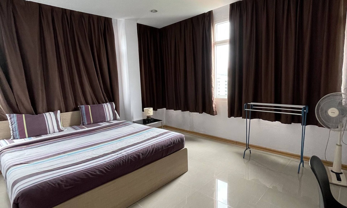 Nanai Road House | One Bedroom with Living Room and Kitchenette in Patong